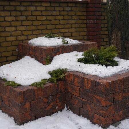 Камінь декоративний для клумби